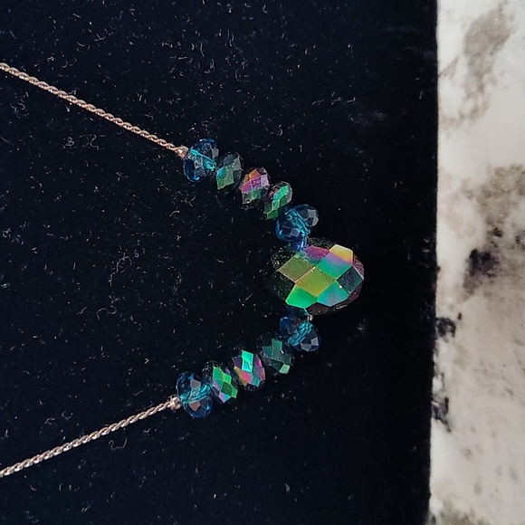 Lovely Iridescent Faceted Bead Necklace and Earrings Set - Picture 4 of 6